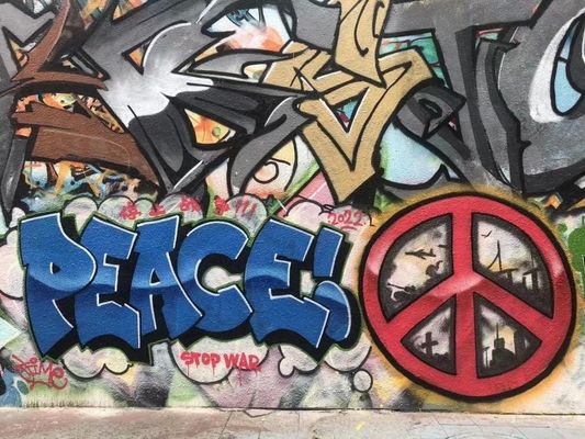 Chrome Effect Auto Graffiti Spray Paint with Low Odor Formulation for Versatile Substrate Use